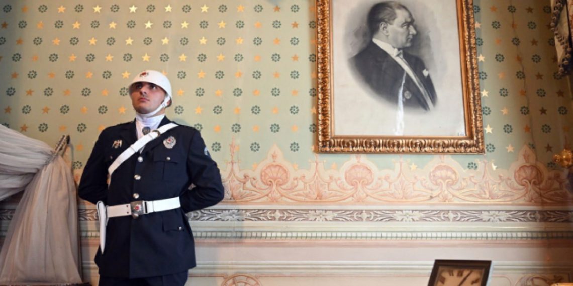 Büyük Önder Atatürk, Dolmabahçe Sarayı’ndaki odasında törenle anıldı