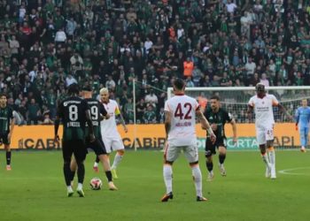 Galatasaray ilk mağlubiyetini aldı