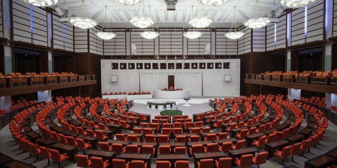 Meclis çok konuşulacak yasayı geçirdi