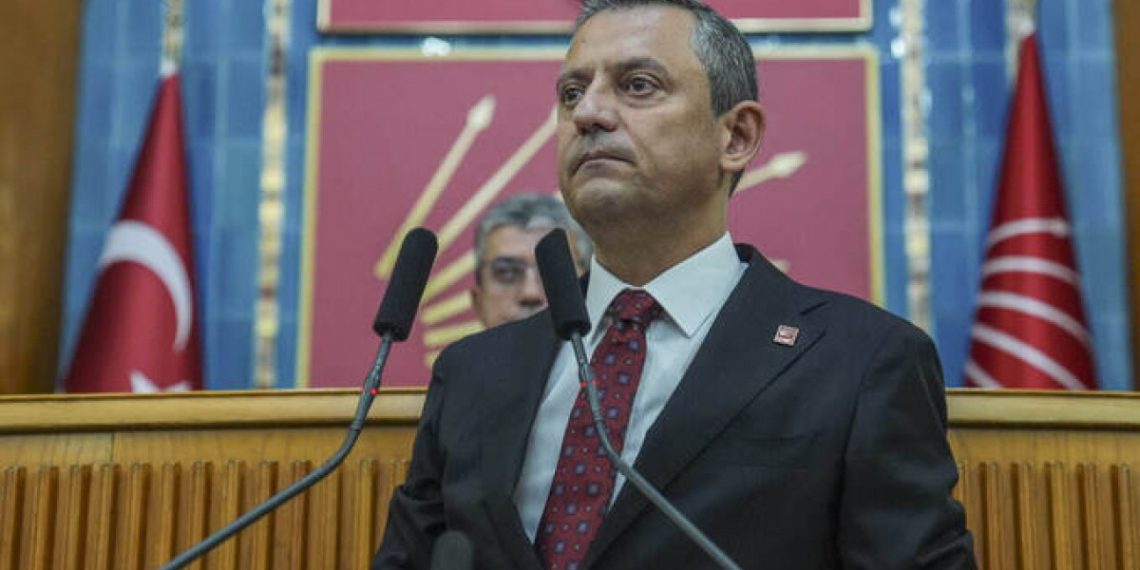 Özgür Özel yeniden CHP Genel Başkanı