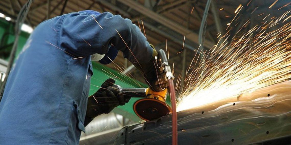 İmalat sanayi nefes aldı, daralma hızı azaldı