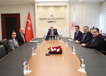 Komisyon asgari ücret için toplandı: TÜRK-İŞ masaya oturmadı