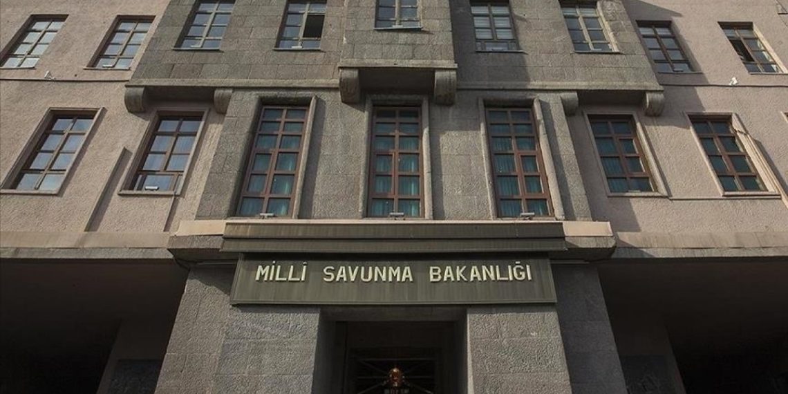 MSB duyurdu: Türk hava sahasına yaklaşan bir İHA düşürüldü