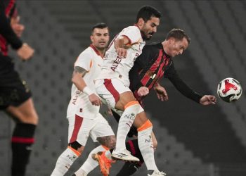 Galatasaray Karagümrük deplasmanında kazandı, liderliğini korudu