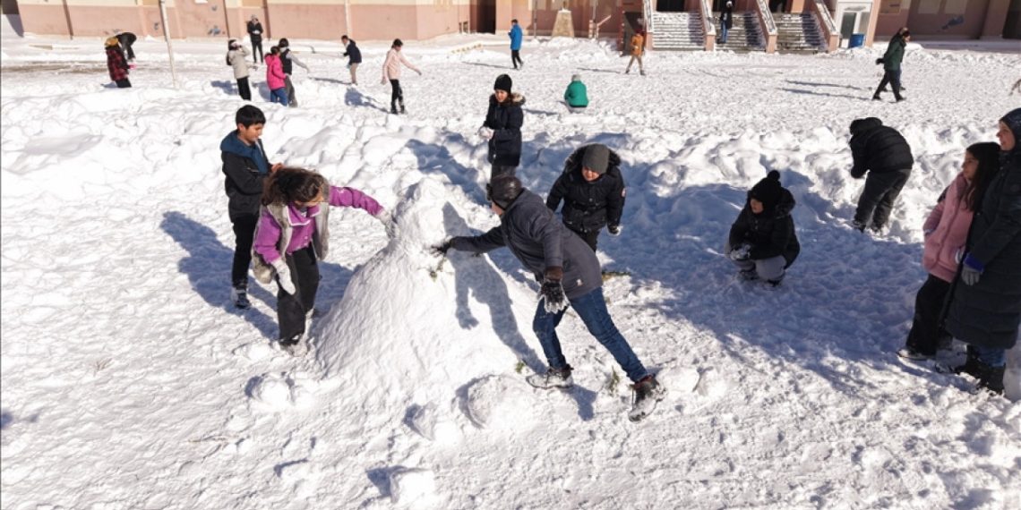 Kar alarmı: Valiliklerden peş peşe okul tatili kararları