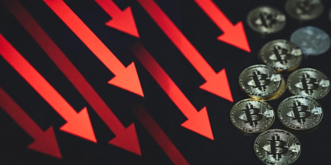 Bitcoin’e tarife darbesi: Sert geriledi!