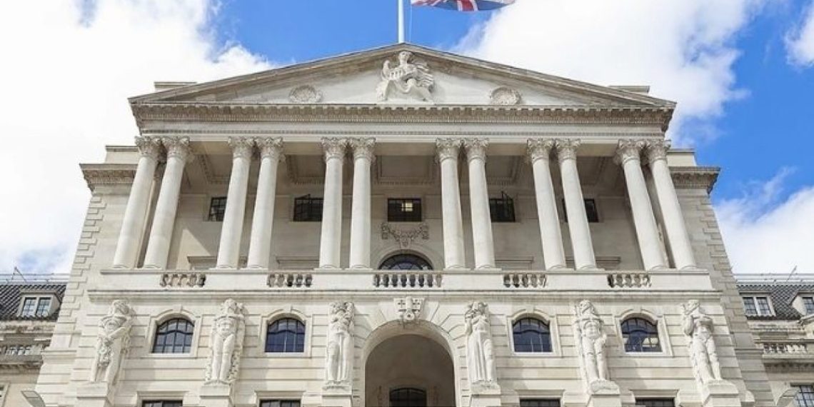 BoE frene bastı, faizi sabit tuttu