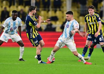 Fenerbahçe Erzurumspor’u 3-1 yenerek 3 puan aldı