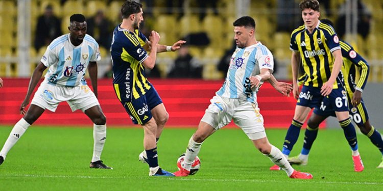 Fenerbahçe Erzurumspor’u 3-1 yenerek 3 puan aldı