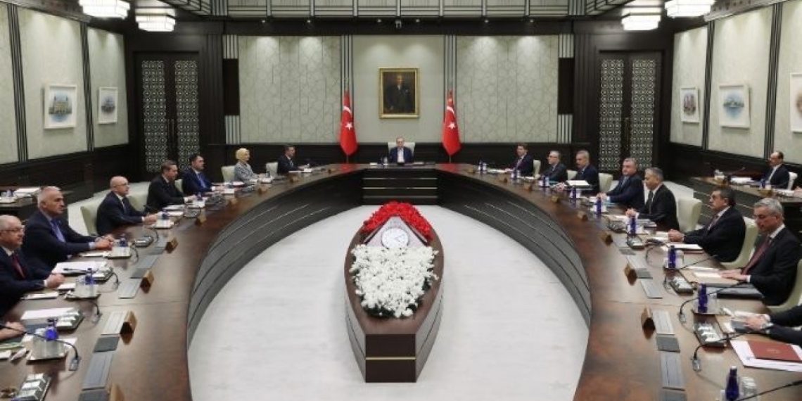 Kabine kritik başlıklarla toplanıyor