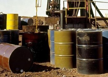 Petrol fiyatları İran-ABD temasları ve stok verileriyle geriledi