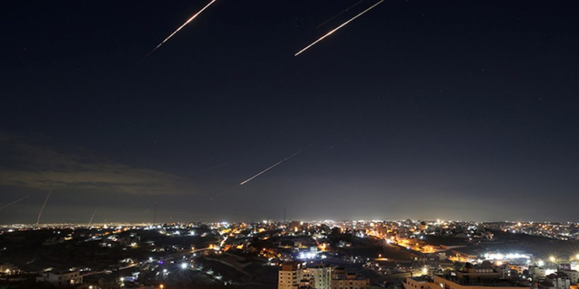 Devrim Muhafızları: ABD gemisi hedef alındı