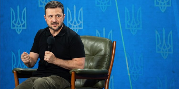 Zelenskiy: Üçlü müzakereler Orta Doğu’daki gelişmeler nedeniyle ertelendi